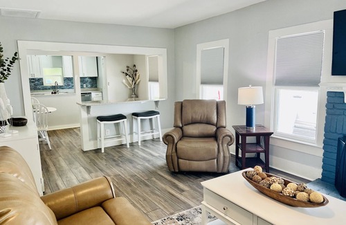 Historic District House | Walk to Historical Canal Street - 5 Minute Ride To The Beach!