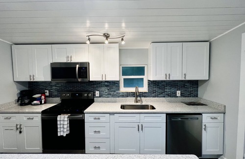 Historic District House | Walk to Historical Canal Street - 5 Minute Ride To The Beach!
