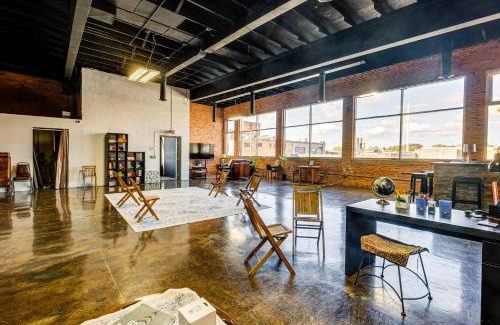 Downtown Toledo Apartment | Walk to Huntington Center 5,000-Sq-Ft Dtwn Apt