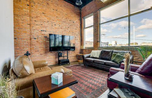 Downtown Toledo Apartment | Walk to Huntington Center 5,000-Sq-Ft Dtwn Apt