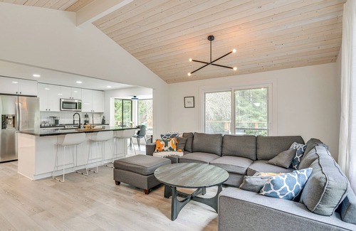 Anderson Island House | Walk to Lake: Anderson Island Escape w/Fire Pit