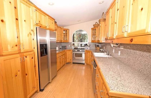 Bijou Park House | Walk to Lakeview Commons Beach - Great Mid-Town Lo