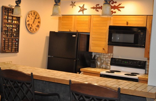 Mountain House Condo | WALK TO LIFTS LG 1 BR INDOOR POOL & Hot Tub, Awesome ski mountain views!