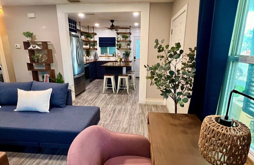 Downtown Dunedin House | Walk to Main St and Waterfront, Mins to Beaches