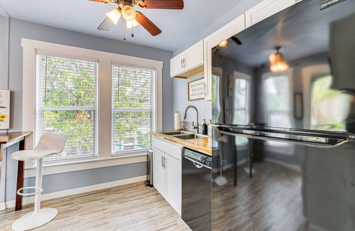 Trailer Estates Apartment | Walk to Manatee River: Palmetto Unit w/Sunroom