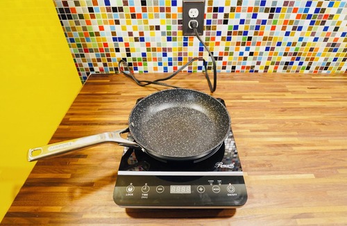 City Park West Apartment | Walk to Music, Cafe, Bars, Food & Hospital in Central Denver. Turo + 420 ok!