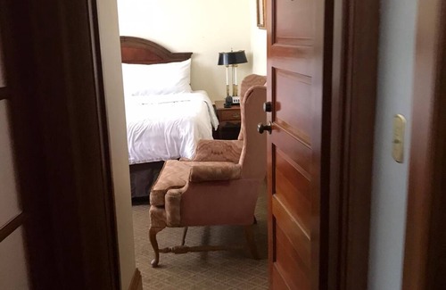 Pacific Grove Hotel | WALK TO OCEAN, KING WITH TWO TWINS