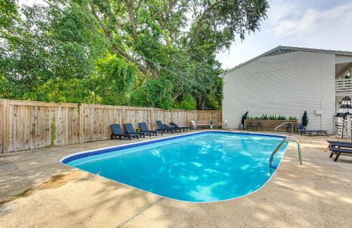 Biloxi Apartment | Walk to Ocean Springs Beach Condo with Pool!