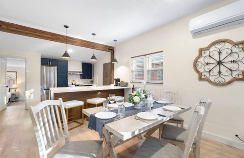 Cottonwood House | Walk to Old Town - Cozy Restored Cottage