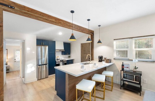 Cottonwood House | Walk to Old Town - Cozy Restored Cottage