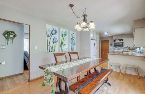 Waterloo Cottage | Walk to Park: Waterloo Home w/Furnished Deck