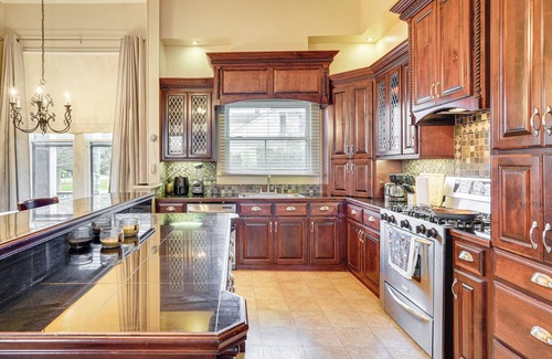 Jeanerette House | Walk to Parks & Cafes: Historic Home w/Fireplace