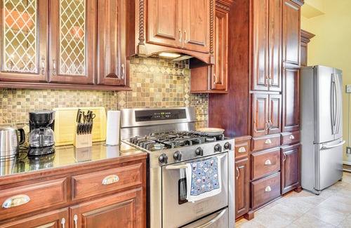 Jeanerette House | Walk to Parks & Cafes: Historic Home w/Fireplace