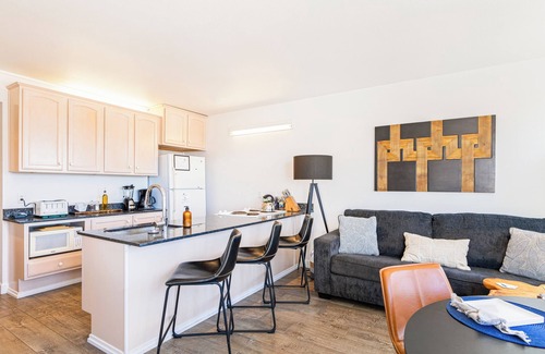 Cayucos House | Walk to Pier! 2BR w/Ocean Views, Shared Bar, Firepit & Lounge Area