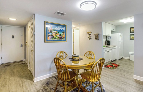 Welaka Condo | Walk to Pool: Riverfront Welaka Condo w/Boat Ramp