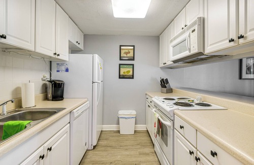 Welaka Condo | Walk to Pool: Riverfront Welaka Condo w/Boat Ramp