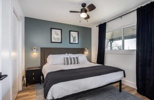 Hillsboro Village Apartment | Walk to Restaurants from Condo, by Hospitals, 3 miles to Downtown