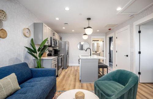 Hillsboro Village Apartment | Walk to Restaurants from Condo, by Hospitals, 3 miles to Downtown