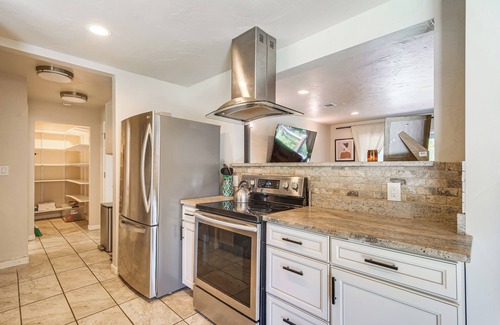 Medford House | Walk to Rogue X: Medford Family Home w/Large Yard