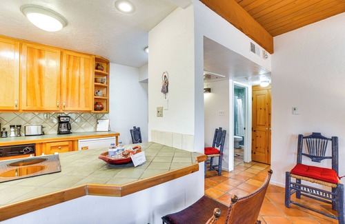 Northeast Santa Fe Condo | Walk to Santa Fe Plaza: Condo w/Pool & Hot Tub!