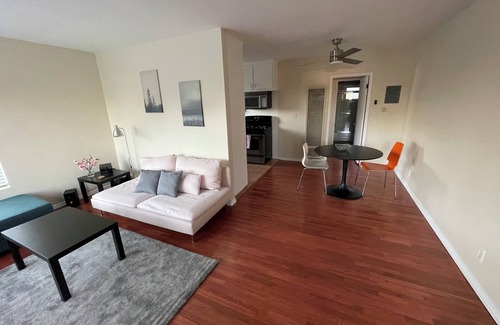 Ocean Park Apartment | Walk to Santa Monica & Venice Beach! 1BR Apartment, Blocks to the Sand.