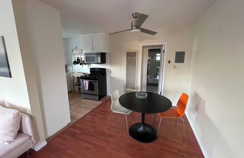 Ocean Park Apartment | Walk to Santa Monica & Venice Beach! 1BR Apartment, Blocks to the Sand.