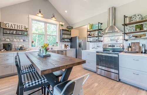 Sautee Nacoochee House | Walk to Serenity Cellars Winery and beautiful Yonah Mountain view!