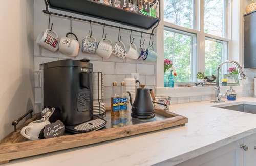 Sautee Nacoochee House | Walk to Serenity Cellars Winery and beautiful Yonah Mountain view!