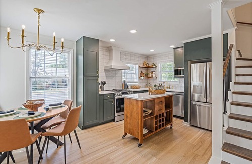 Georgetown House | Walk to Square + SU Family-Friendly + EV Ready, Old Town Stone Cottage