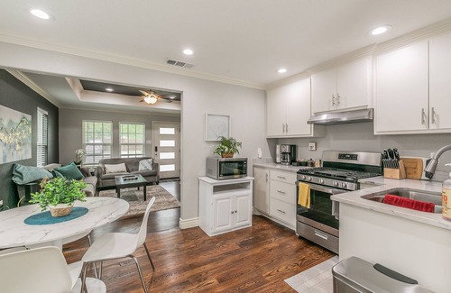 Central Arlington House | Walk to Stadium*Hot Tub*Secured Parking*Ping Pong