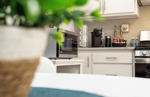 Central Arlington House | Walk to Stadium*Hot Tub*Secured Parking*Ping Pong