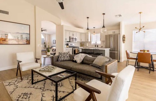 La Buena Vida House | Walk to State Farm Stadium, Spring Training Heated Pool & Hot Tub!