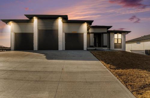 Gretna House | Walk to Water Park Game Room & Movie Theater