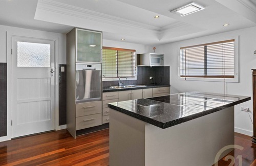 Scarborough House | Walk to Water Warde at the end of your street