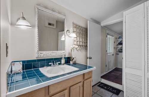 Morehead City Cottage | Walk to waterfront and the heart of downtown Morehead