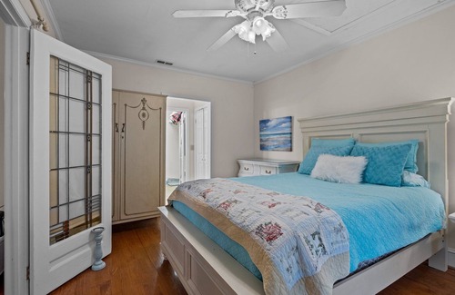 Morehead City Cottage | Walk to waterfront and the heart of downtown Morehead