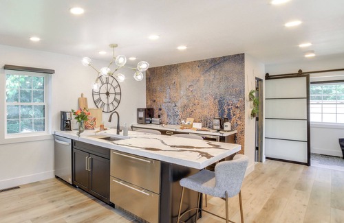 Gladstone House | Walk to Waterfront: Michigan Retreat w/Game Room