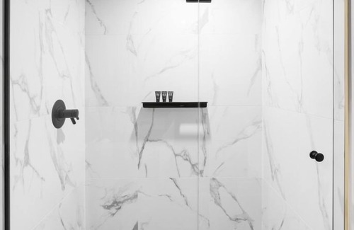 Riverside Hotel | Walkable Neighborhood! Rooftop Bar, Coffeehouse, Near Yonge-Dundas Square