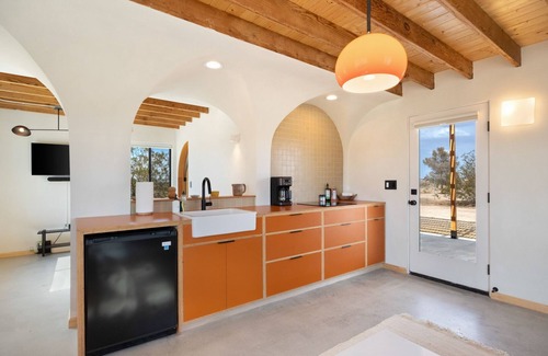 Yucca Valley House | ☾✩☽ Walker Ranch - Cozy and Romantic Cabin with Fire Pit ☾✩☽