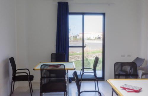 Dongshan Villa | Walking along the field