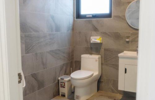 Dongshan Villa | Walking along the field