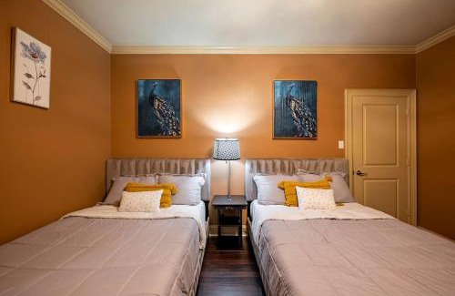 Houston House | Walking Distance to Galleria Mall and River Oaks District Modern Home