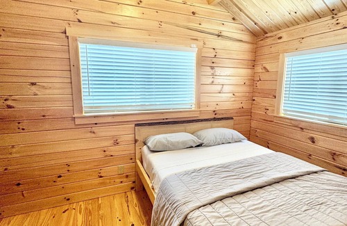 Marion Apartment | Walking Distance to Lake James: Private Resort Amenities