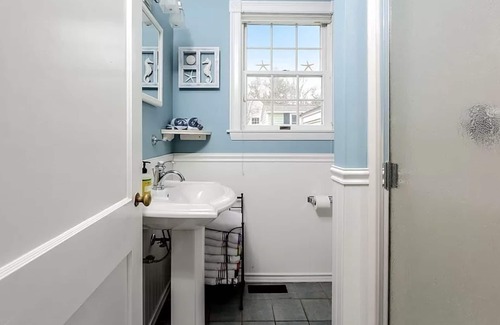 North Falmouth House | Walking distance to the Beach! Cottage with A/C, backyard patio, outdoor shower