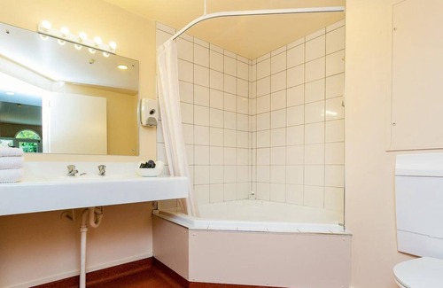Upper Hutt Hotel | Wallaceville Motor Lodge