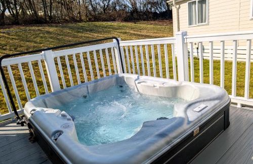 Grampound Resort | Wallows Lodge with private hot tub