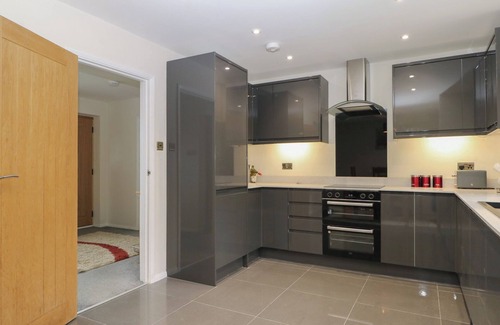 Great Mongeham Cottage | WALMER COURT FARMHOUSE, pet friendly, with a garden in Walmer