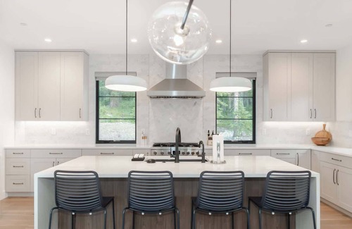 Rendezvous House | Wanderlust Summary: E