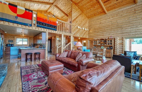 Eagar Cabin | Wapiti Run Retreat - Secluded Log Cabin on 4 Acre Lot w/Mountain & Pond Views