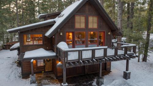 Sunnyside House | Ward Creek by AvantStay 5 Min Walk to Lake Deck